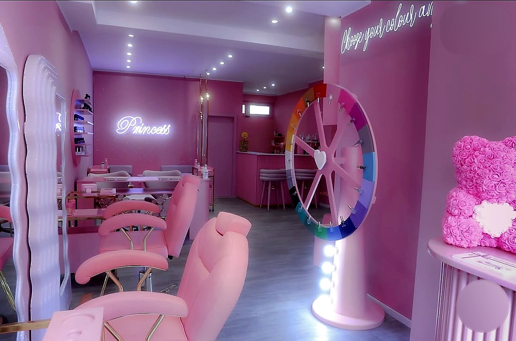 Pinker Salonraum von Marias Beautybox