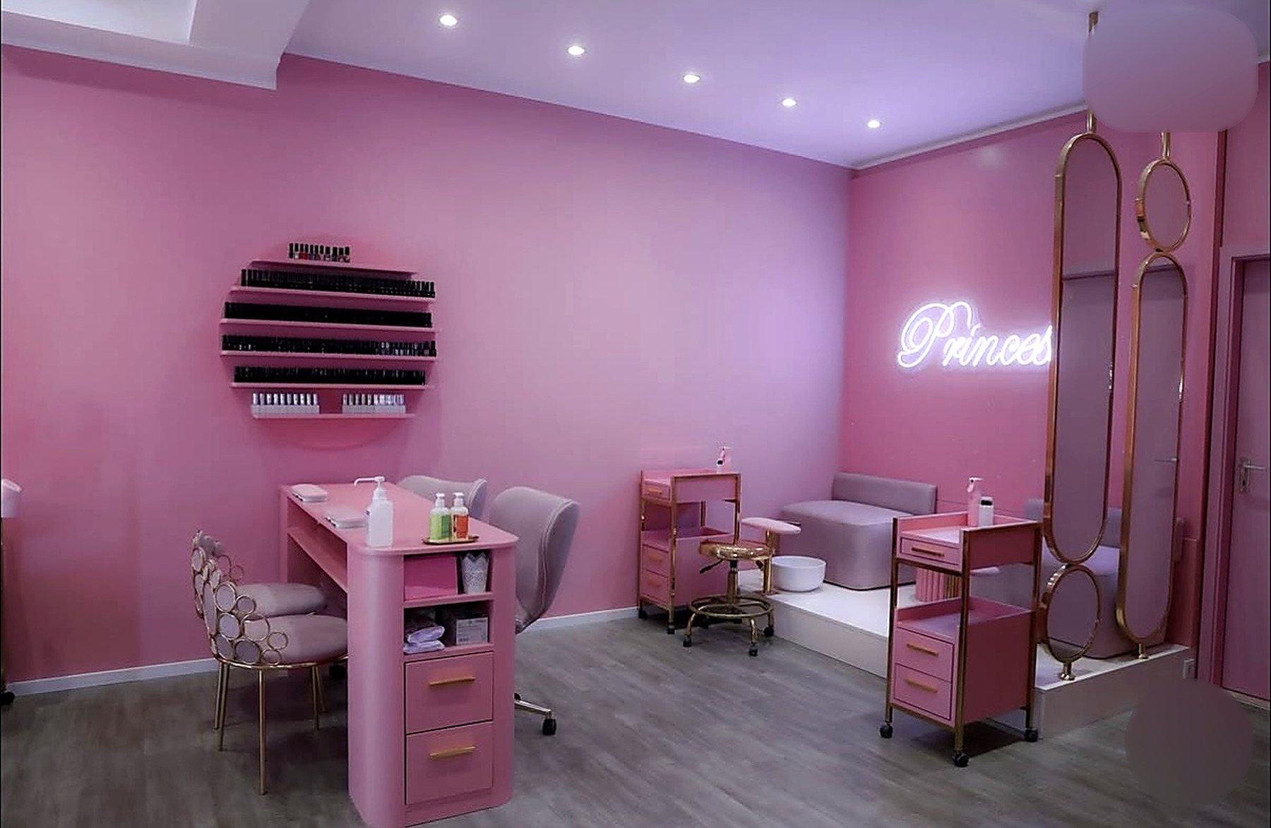 Nagelstation im Beauty Studio